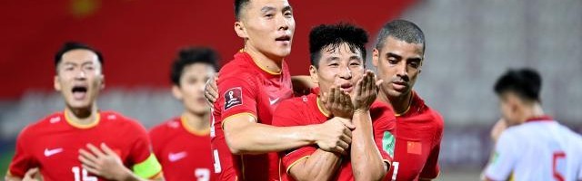 国足赛后士气高涨训练不停歇 今日中午飞往吉达